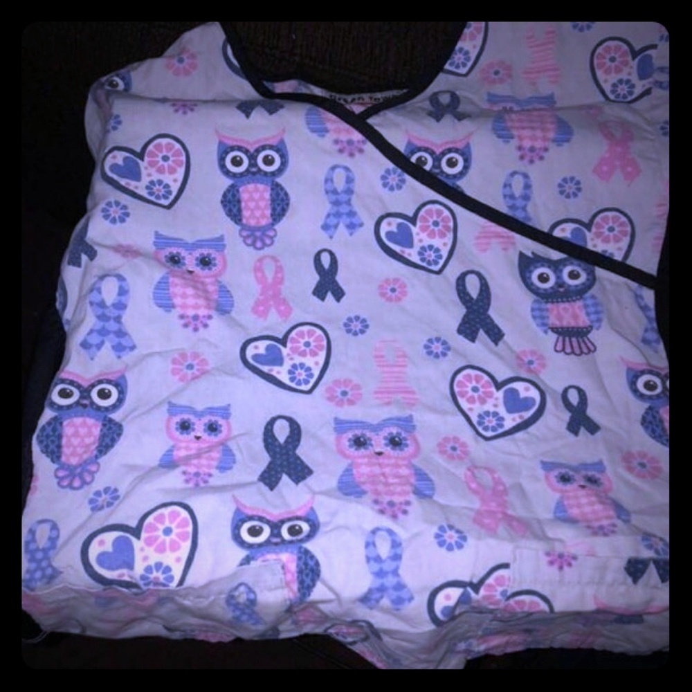 Scrub set xl top and lg bottoms